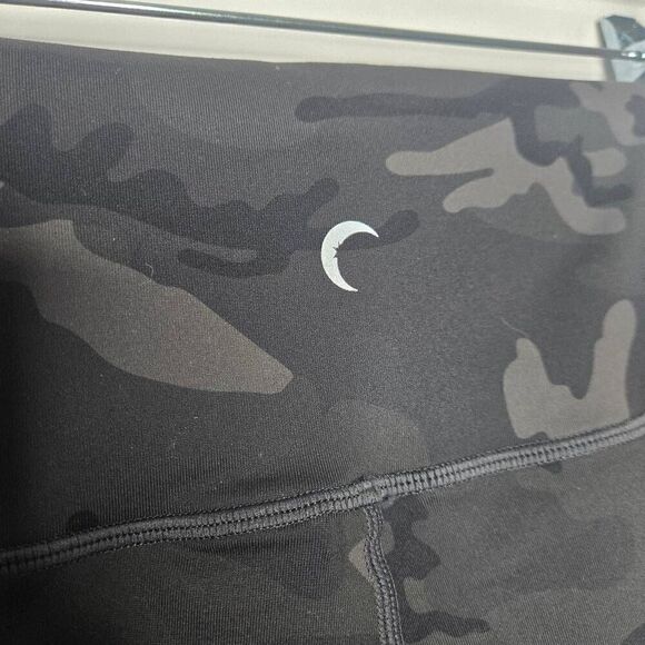 ZYIA Forest Camo Luxe Hi Rise Capri 20" Legging Size 4 - Picture 7 of 9